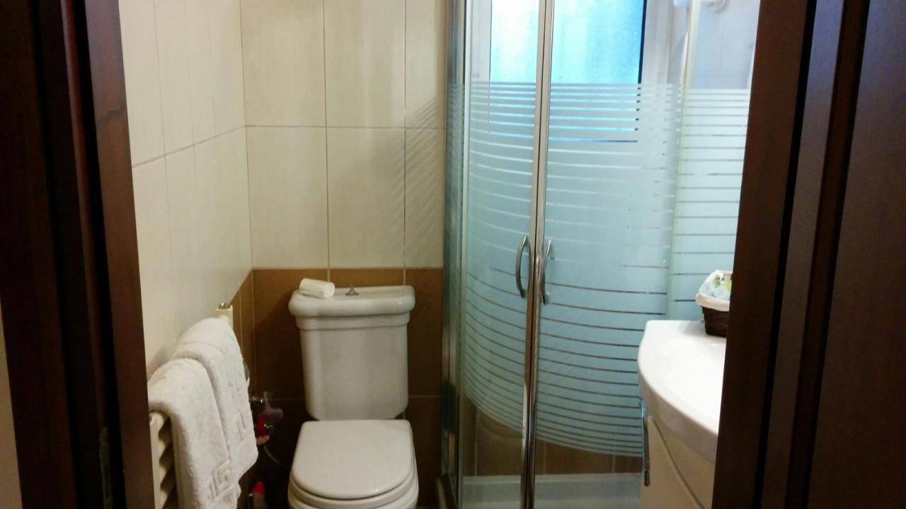 Lovely 2-Bedroom Apartment At Greek Riviera Вари Экстерьер фото