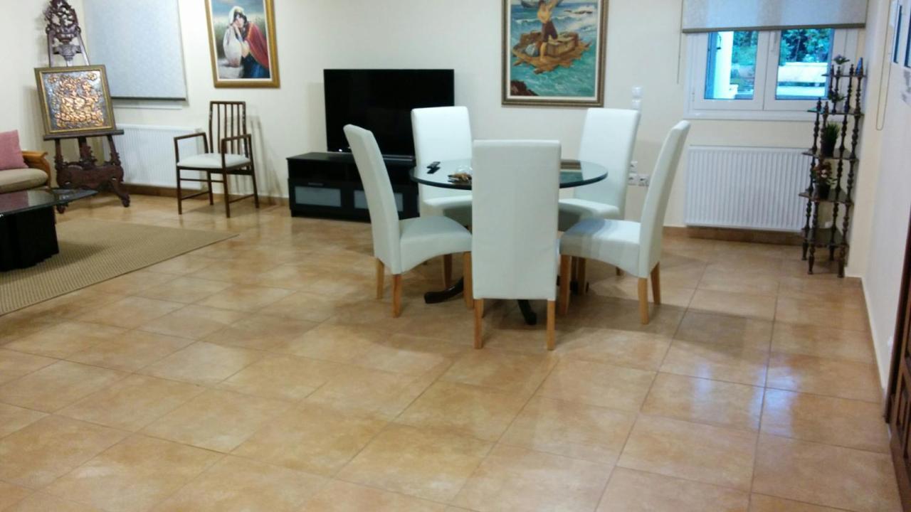 Lovely 2-Bedroom Apartment At Greek Riviera Вари Экстерьер фото