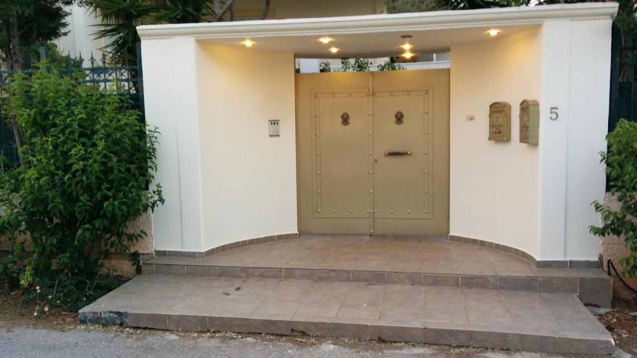 Lovely 2-Bedroom Apartment At Greek Riviera Вари Экстерьер фото