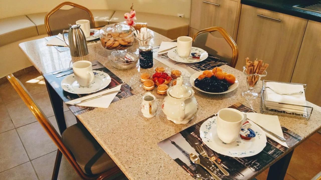 Lovely 2-Bedroom Apartment At Greek Riviera Вари Экстерьер фото